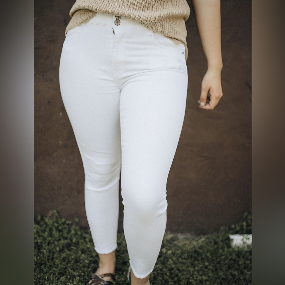 BNWT White Distressed Skinny Jean